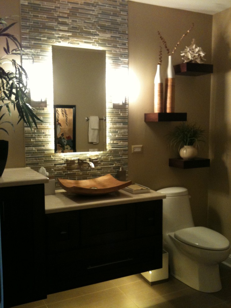 Example of an island style bathroom design in Chicago