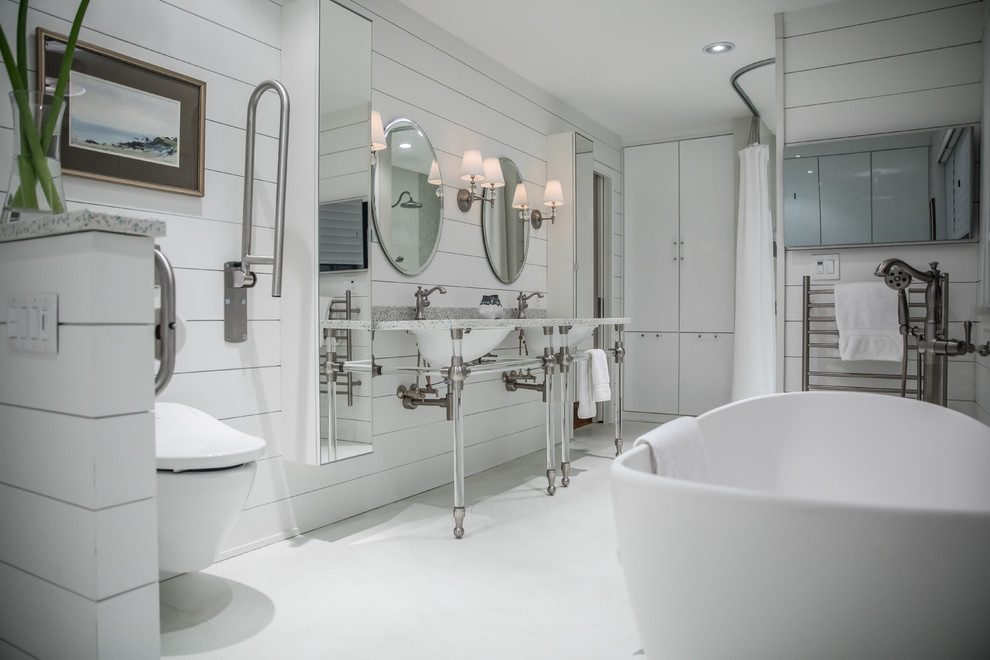 Пример оригинального дизайна: главная ванная комната среднего размера в стиле кантри с плоскими фасадами, белыми фасадами, отдельно стоящей ванной, угловым душем, инсталляцией, белой плиткой, цементной плиткой, белыми стенами, бетонным полом, врезной раковиной, столешницей из бетона, белым полом и шторкой для ванной