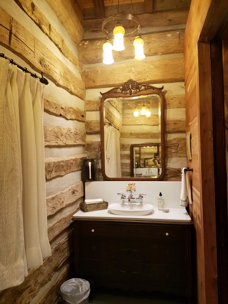 Exemple d'une petite salle de bain nature avec un plan de toilette en verre et un plan de toilette blanc.