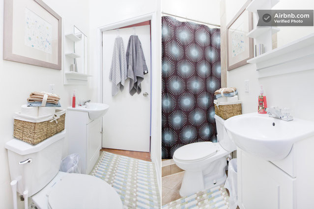 На фото: ванная комната в стиле модернизм с настольной раковиной, плоскими фасадами, белыми фасадами, угловым душем, раздельным унитазом, коричневой плиткой и керамической плиткой