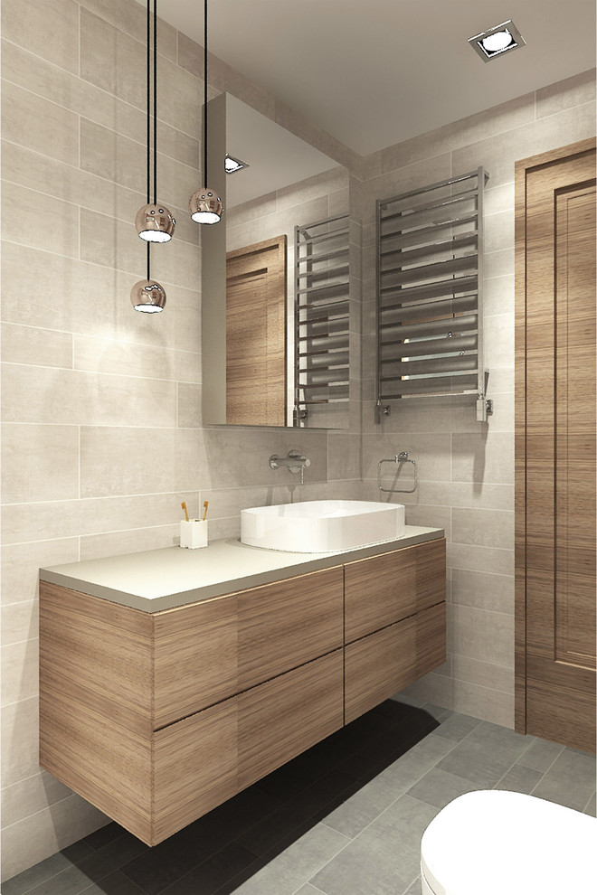 Идея дизайна: маленькая ванная комната в стиле модернизм с плоскими фасадами, серой плиткой, керамической плиткой, бежевыми стенами и полом из керамической плитки для на участке и в саду