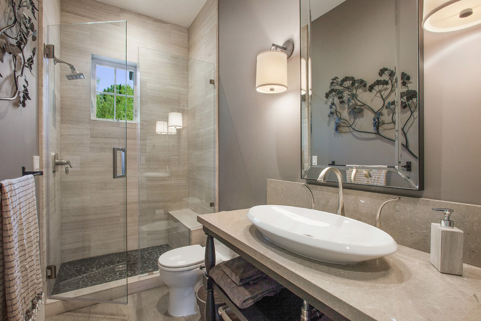 Foto di una stanza da bagno country di medie dimensioni con lavabo a bacinella, nessun'anta, ante in legno bruno, piastrelle bianche, piastrelle in pietra e pareti grigie