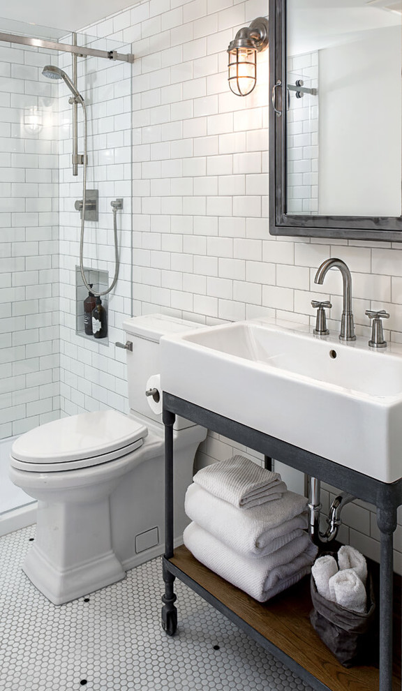 バンクーバーにある中くらいなインダストリアルスタイルのおしゃれなバスルーム (浴槽なし) (コンソール型シンク、オープンシェルフ、サブウェイタイル、白い壁、セラミックタイルの床) の写真