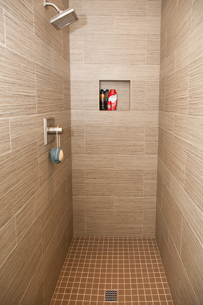 ポートランドにあるトラディショナルスタイルのおしゃれな浴室の写真
