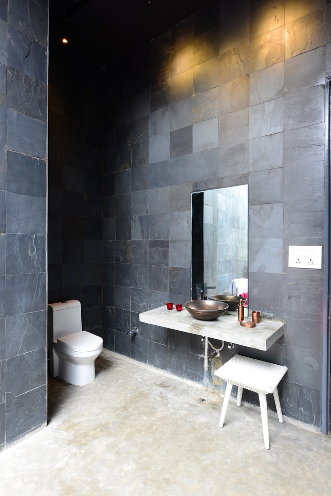 ハイデラバードにあるコンテンポラリースタイルのおしゃれな浴室の写真