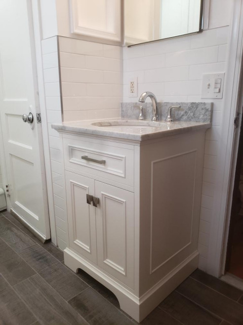 Alya Bath Richmond 24 Inch Bathroom Vanity White Classique Salle De Bain New York Par Home Design Center - 24 White Bathroom Vanity Alya Bath Richmond 24 Inch Bathroom Vanity White Classique Salle De Bain New York Par Home Design Center - 24 White Bathroom Vanity