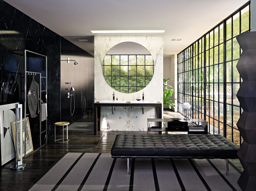 Foto di una grande stanza da bagno padronale minimal con doccia a filo pavimento, pareti nere e lavabo da incasso