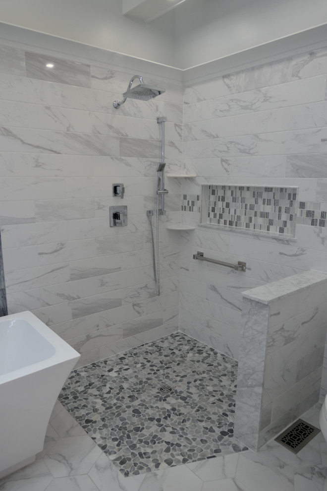 This is an example of a modern bathroom in Chicago.