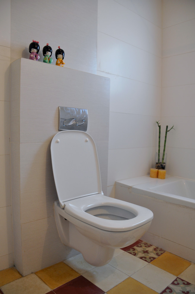 Bathroom - eclectic bathroom idea in Tel Aviv