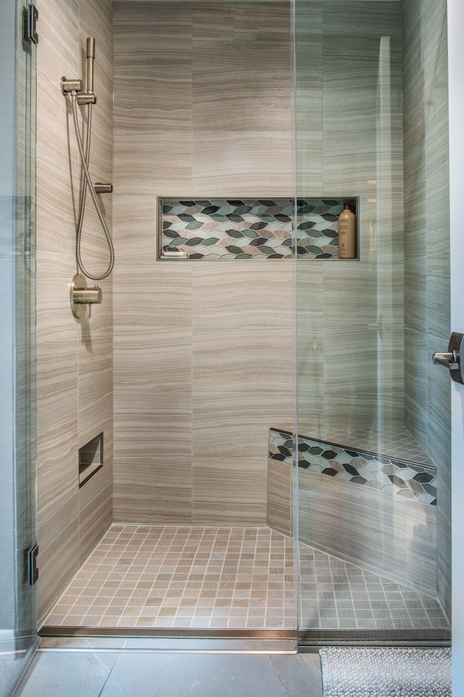 Пример оригинального дизайна: ванная комната среднего размера в стиле фьюжн