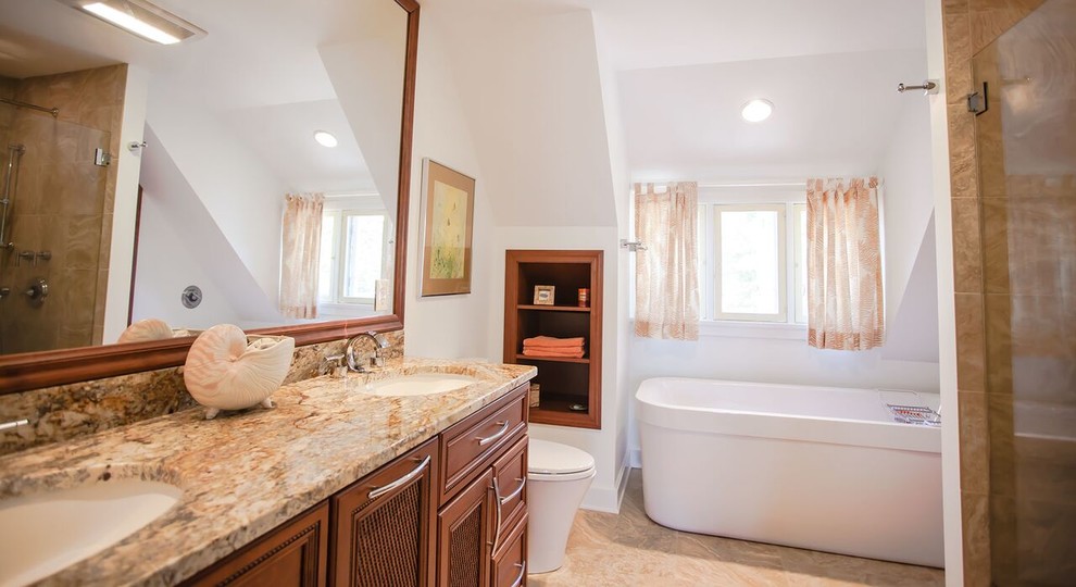 Стильный дизайн: главная ванная комната в стиле неоклассика (современная классика) с столешницей из гранита, отдельно стоящей ванной, разноцветной плиткой, белыми стенами, врезной раковиной и душем в нише - последний тренд