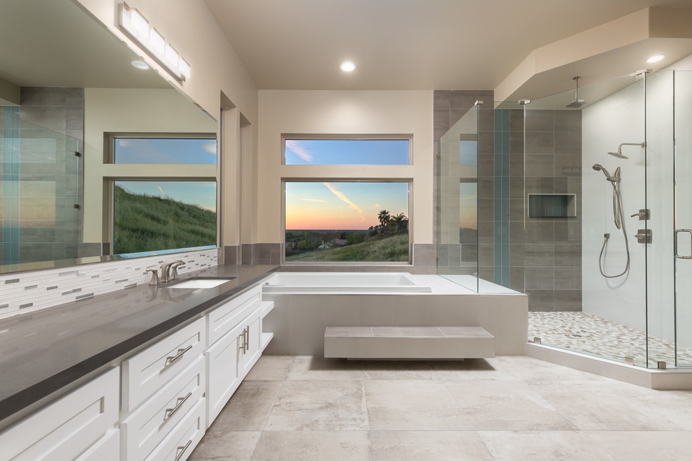 This is an example of a contemporary bathroom in Sacramento.