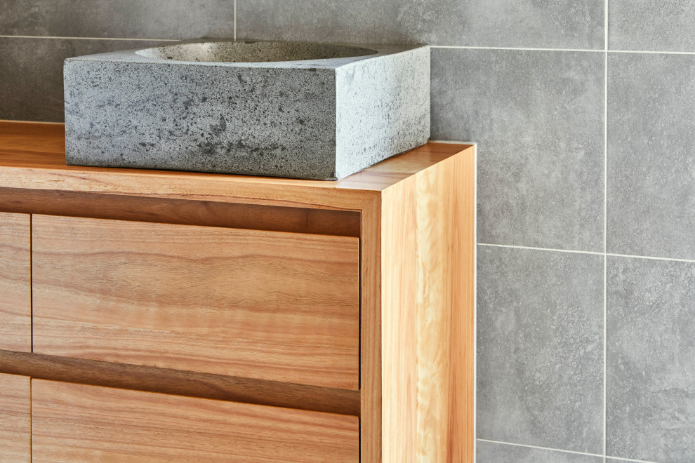 Bathroom - contemporary bathroom idea in Geelong