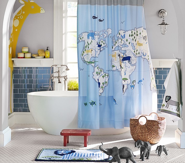 Immagine di una stanza da bagno design con doccia con tenda