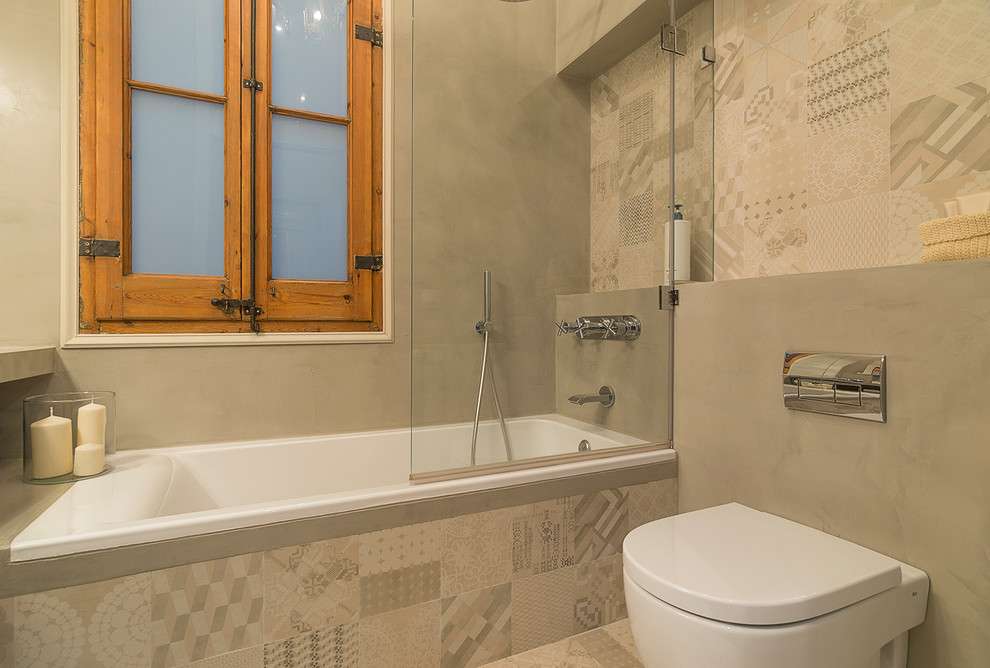 Ejemplo de cuarto de baño tradicional renovado con microcemento