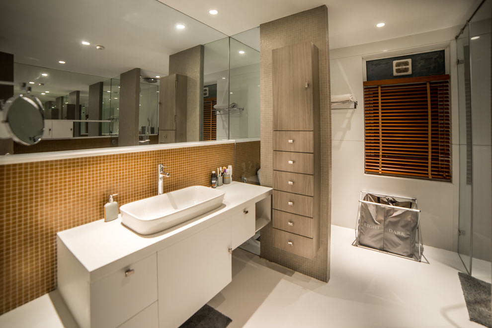 Inspiration for a contemporary bathroom in Hyderabad.