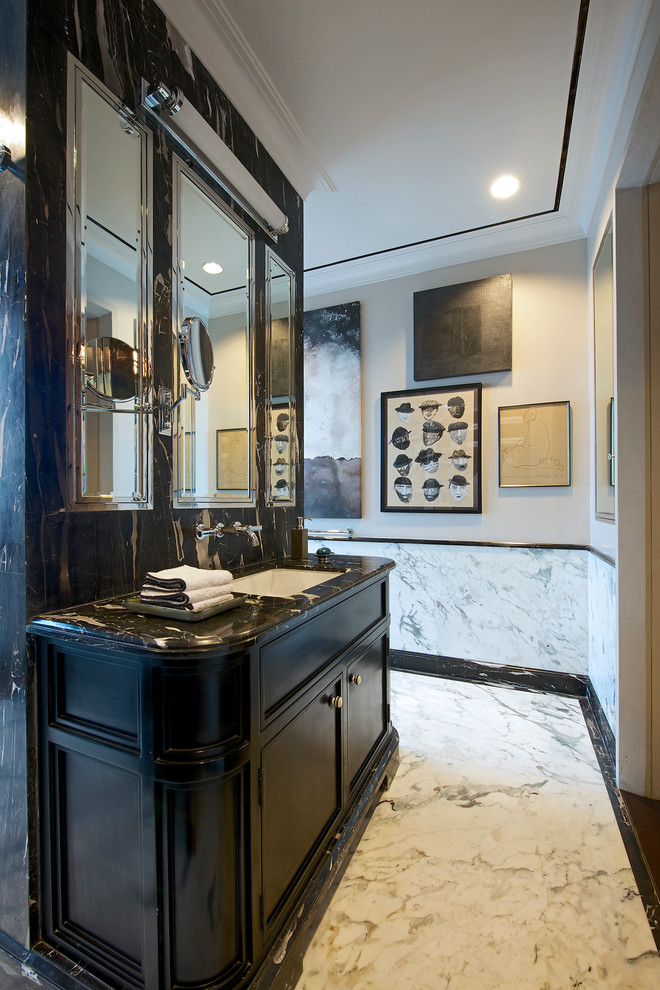 Exemple d'une grande salle de bain principale chic en bois foncé avec un lavabo encastré, un placard avec porte à panneau encastré, un plan de toilette en marbre, un carrelage blanc, un mur gris et un sol en marbre.