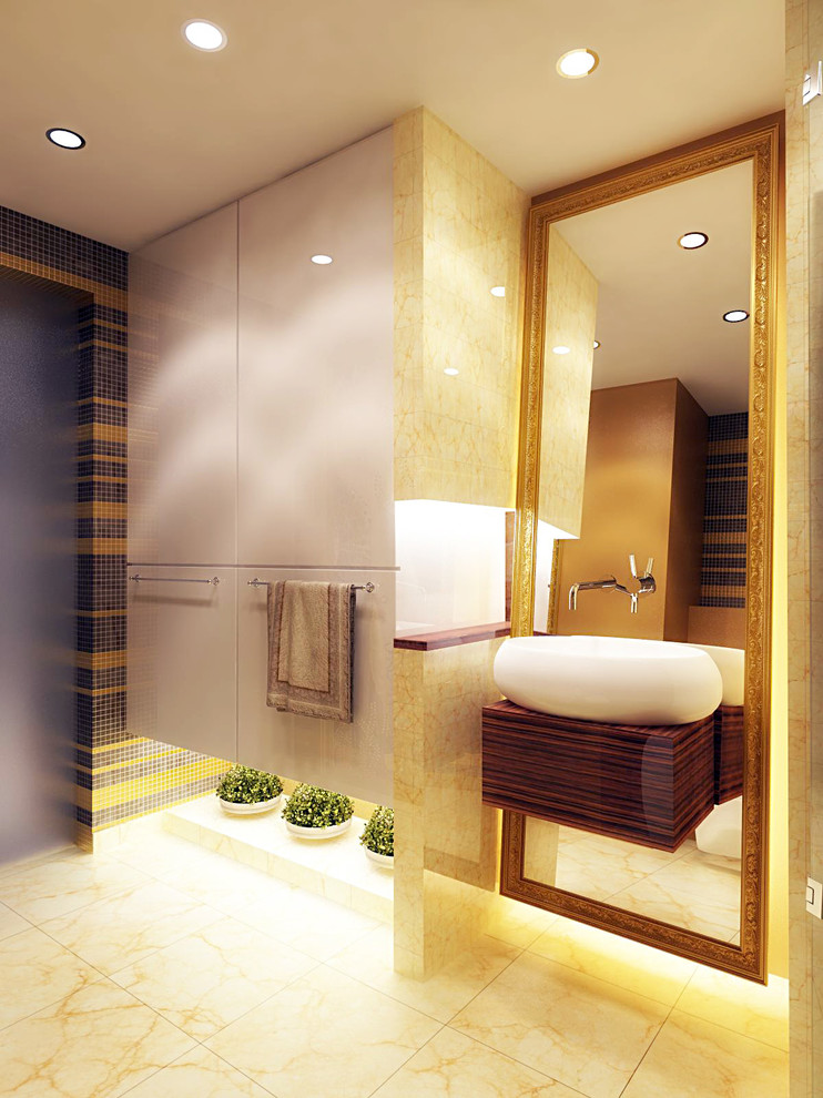 Réalisation d'une petite salle de bain design avec un carrelage multicolore, mosaïque, un sol en marbre, un placard à porte plane, des portes de placard beiges, WC à poser, un mur beige, un lavabo suspendu et un plan de toilette en surface solide.