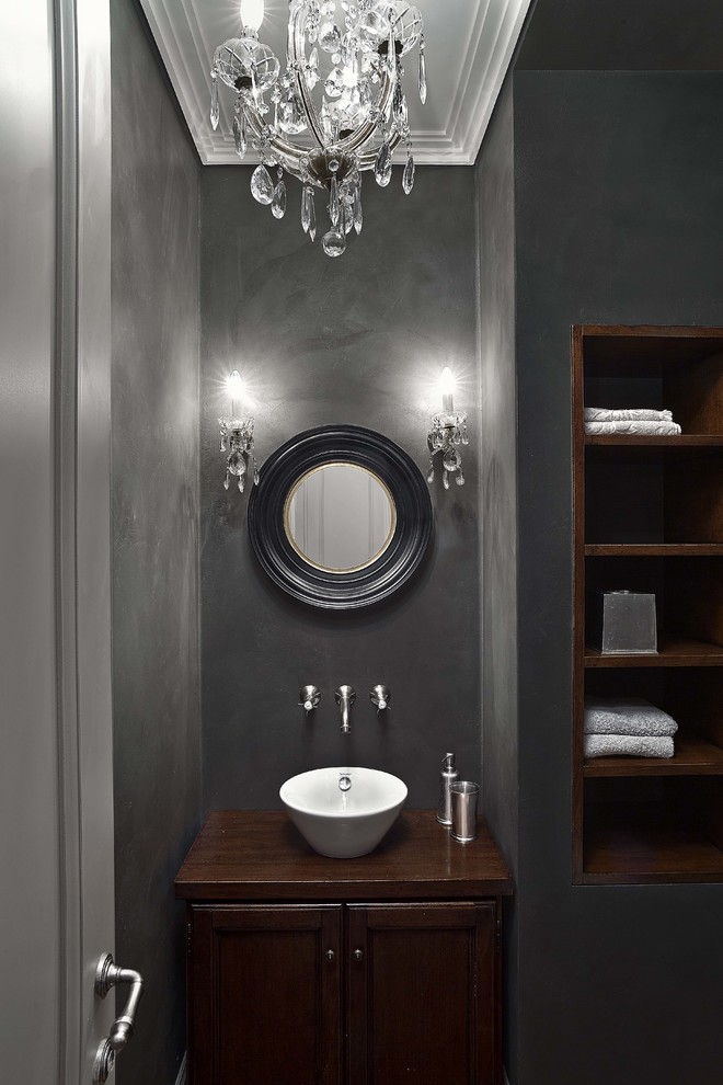 Modernes Badezimmer mit grauer Wandfarbe und Aufsatzwaschbecken in Moskau