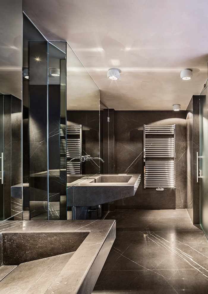 Großes Modernes Badezimmer in Mailand
