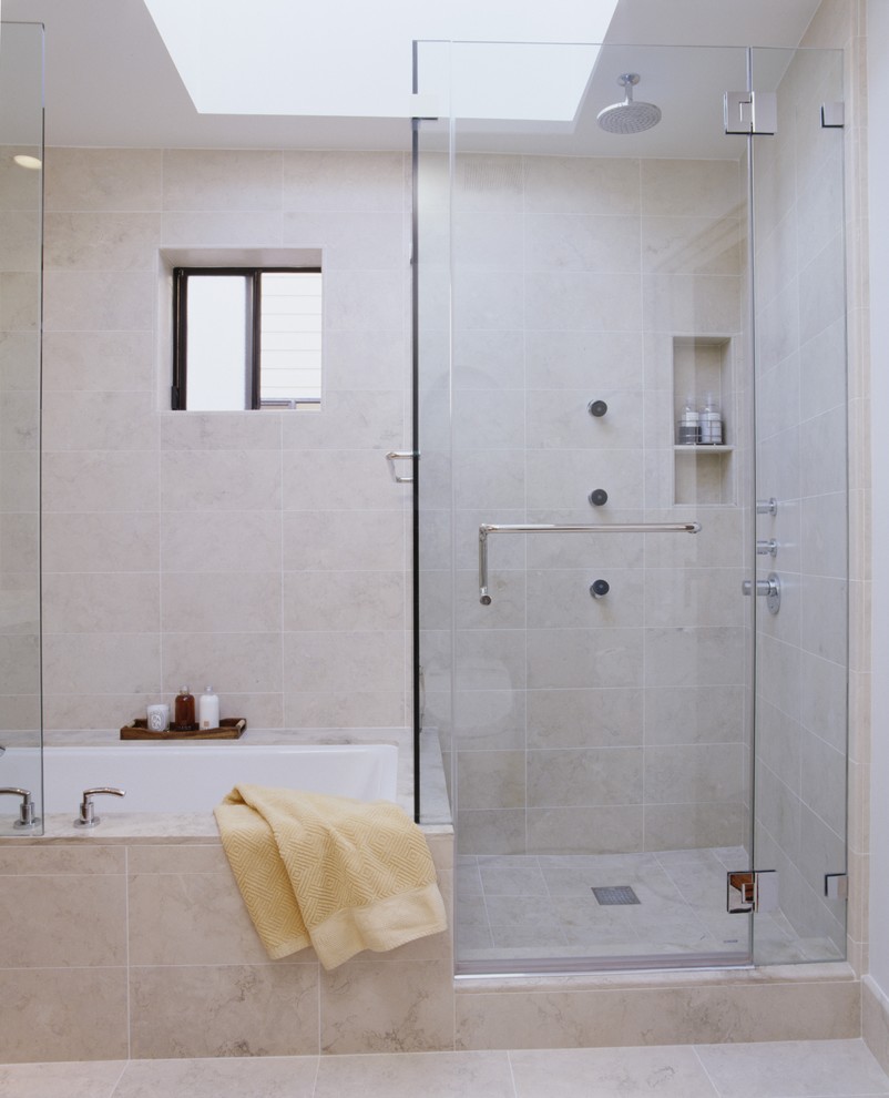 Ejemplo de cuarto de baño rectangular actual