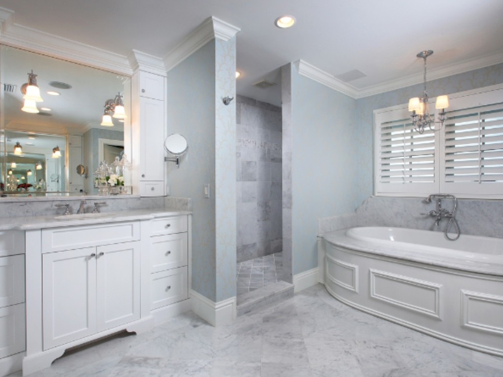 Example of a mid-sized beach style master gray tile and stone tile marble floor and multicolored floor bathroom design in Miami with an undermount sink, shaker cabinets, white cabinets, marble countertops, a one-piece toilet and blue walls