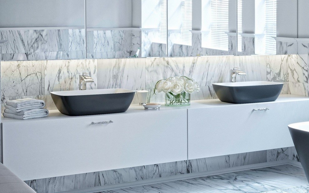 Immagine di una stanza da bagno padronale minimalista di medie dimensioni con lavabo a bacinella