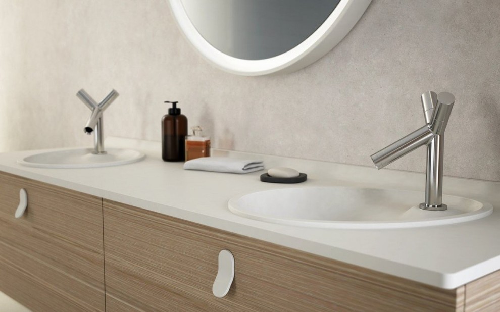 Idee per una stanza da bagno padronale contemporanea di medie dimensioni con lavabo sospeso