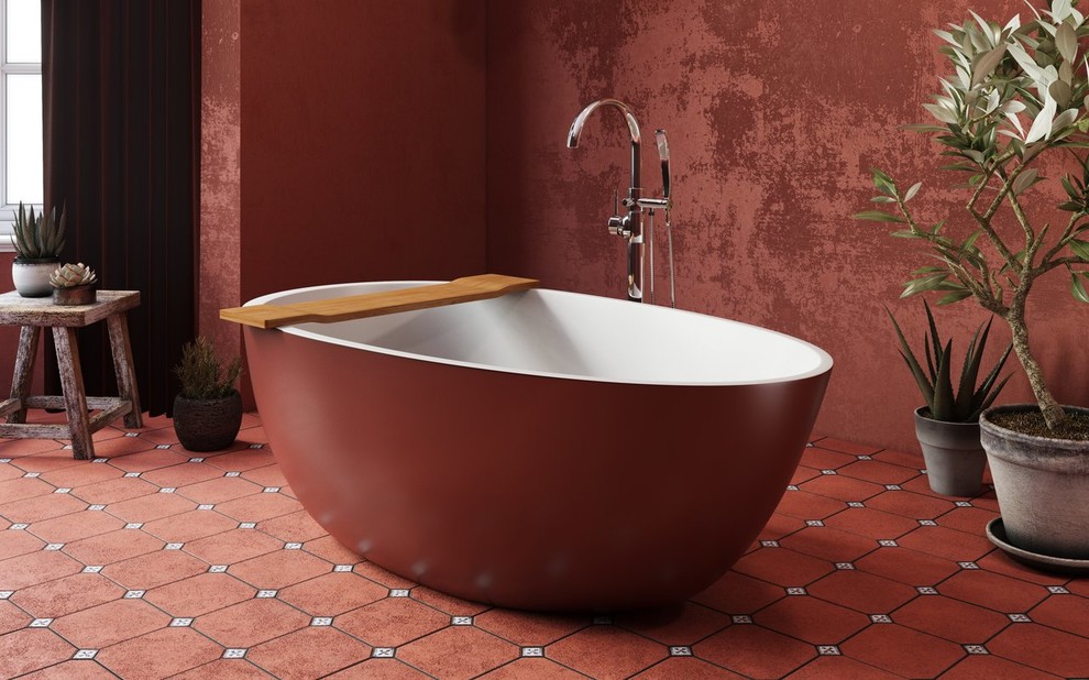 Diseño de cuarto de baño principal mediterráneo grande con bañera exenta, paredes rojas y suelo rojo