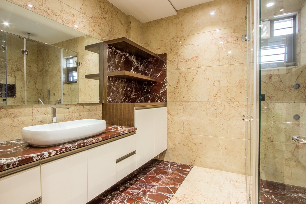 バンガロールにあるコンテンポラリースタイルのおしゃれな浴室の写真