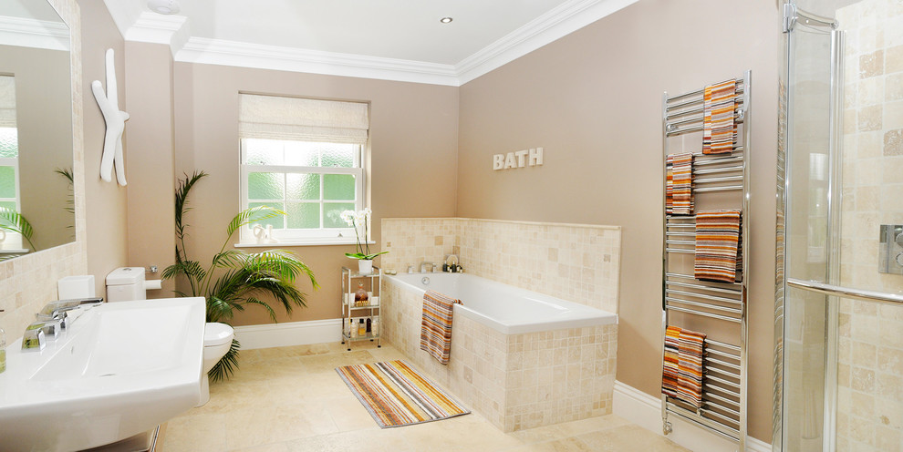 На фото: огромная главная ванная комната в морском стиле с подвесной раковиной, угловой ванной, угловым душем, раздельным унитазом, бежевой плиткой, каменной плиткой, бежевыми стенами и полом из терракотовой плитки с