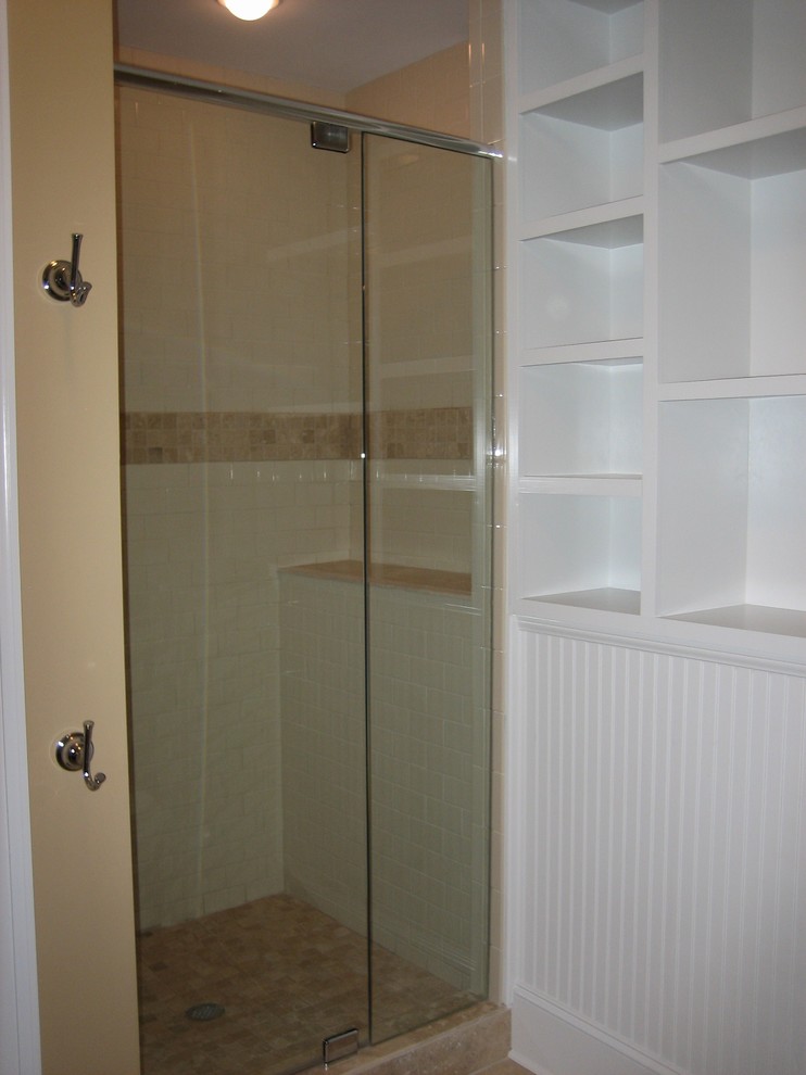 Example of a minimalist bathroom design in Atlanta