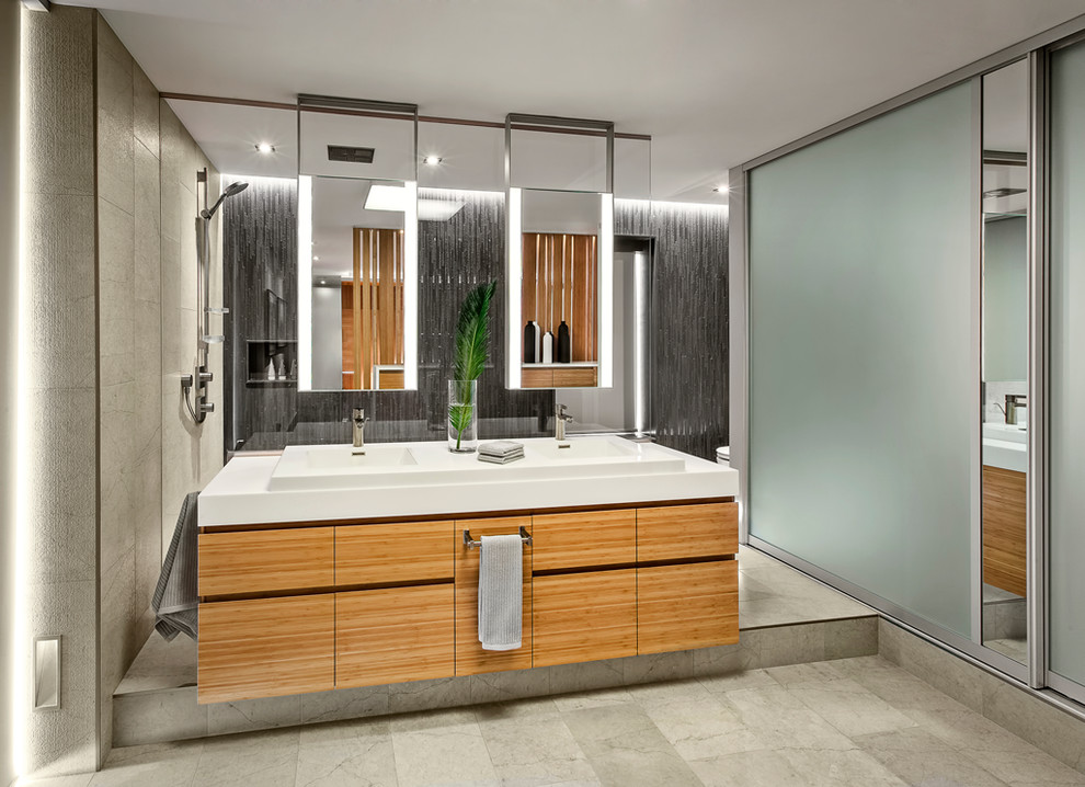 Ejemplo de cuarto de baño contemporáneo con ducha a ras de suelo