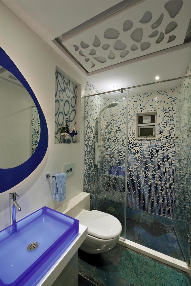 Design ideas for a contemporary bathroom in Mumbai.