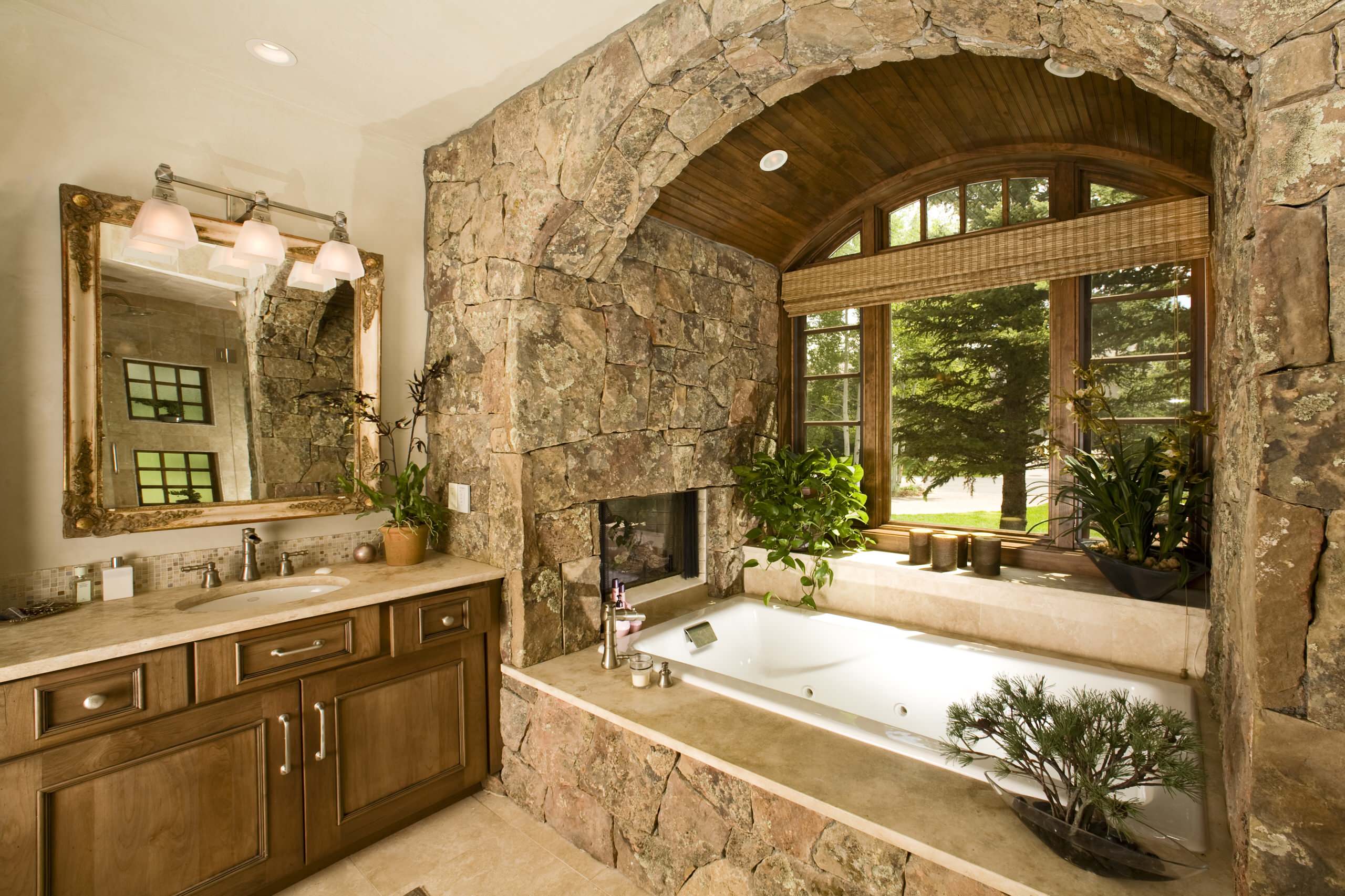 Stone room. Ванная отделанная камнем. Уютная ванная комната. Шикарная ванная комната. Отделка камнем в интерьере.