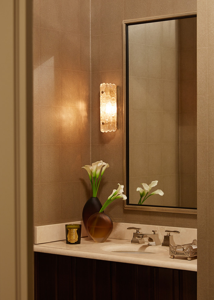 На фото: ванная комната среднего размера в классическом стиле с темными деревянными фасадами, коричневой плиткой, коричневыми стенами, душевой кабиной и врезной раковиной с