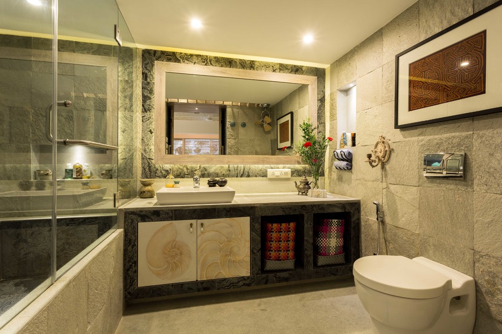 Inspiration for an asian bathroom remodel in Mumbai