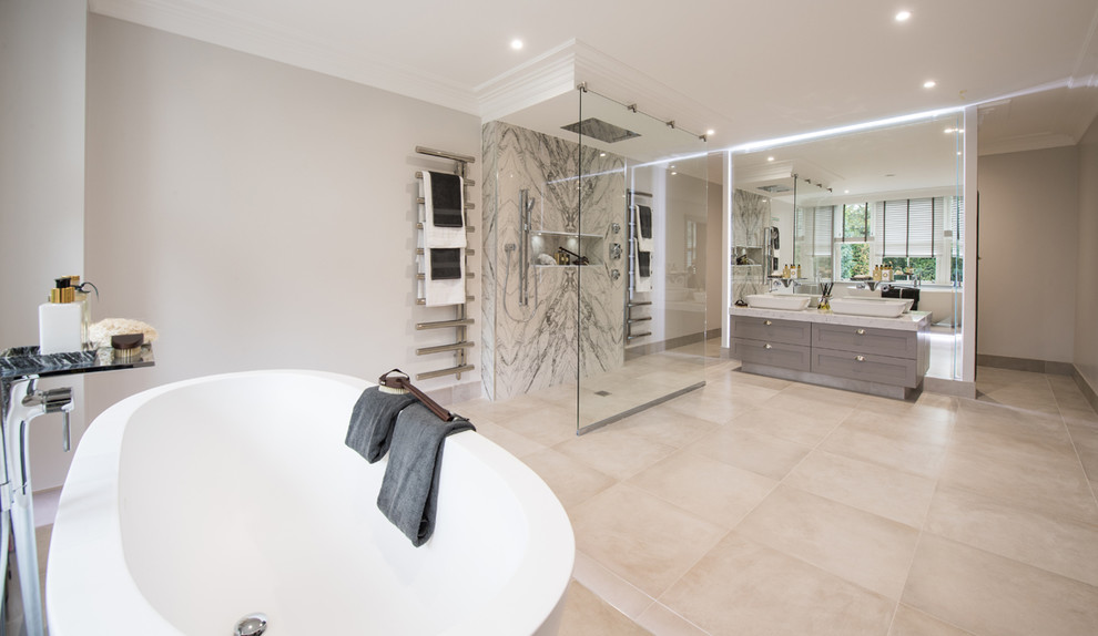 Ispirazione per una stanza da bagno design con doccia aperta, pistrelle in bianco e nero, piastrelle in gres porcellanato, pavimento in gres porcellanato e pavimento grigio