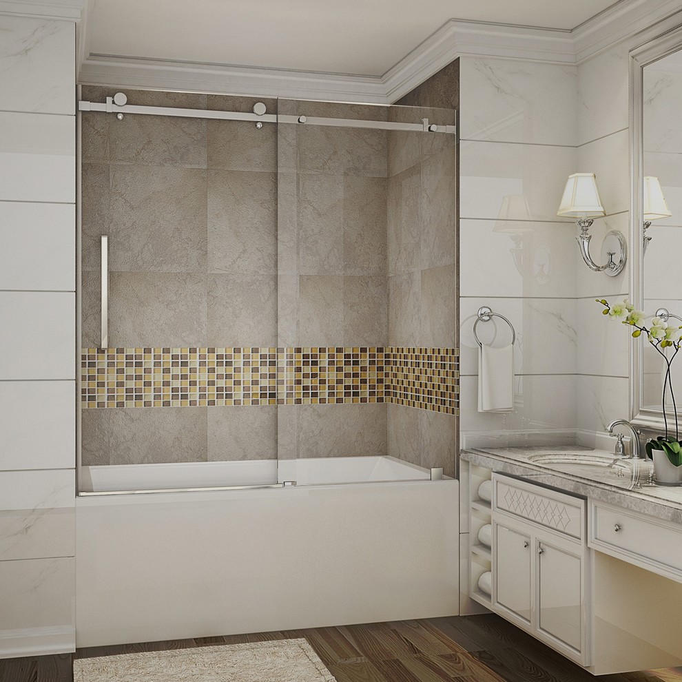 高級なモダンスタイルのおしゃれな浴室 (アルコーブ型浴槽、アルコーブ型シャワー、引戸のシャワー) の写真