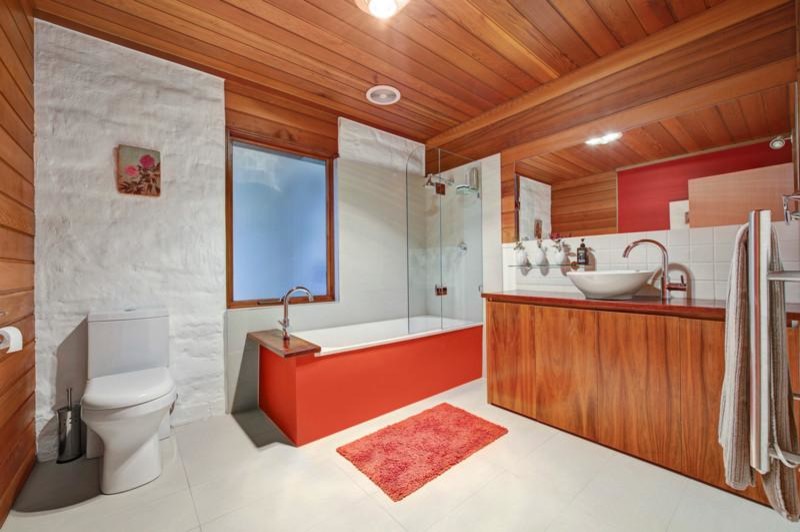 Exemple d'une salle de bain tendance de taille moyenne.
