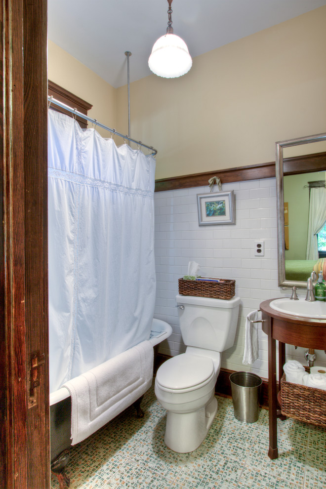 アトランタにあるトラディショナルスタイルのおしゃれな浴室の写真