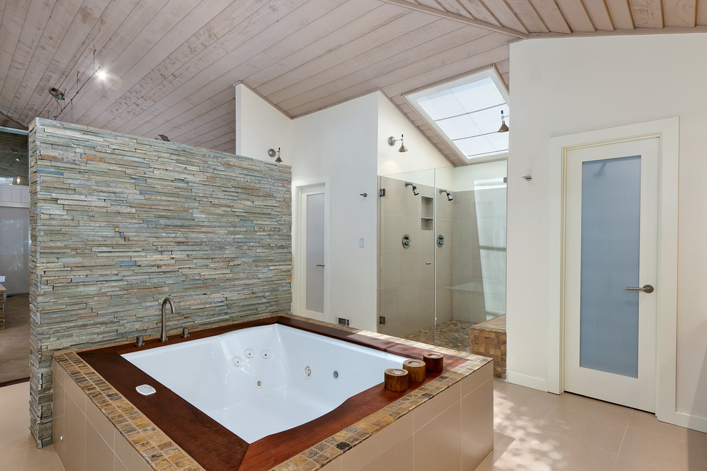 Источник вдохновения для домашнего уюта: ванная комната в современном стиле с двойным душем