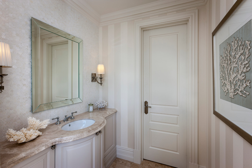 Foto på ett stort vintage badrum med dusch, med ett undermonterad handfat, skåp i shakerstil, beige skåp, bänkskiva i akrylsten, beige kakel, mosaik och beige väggar