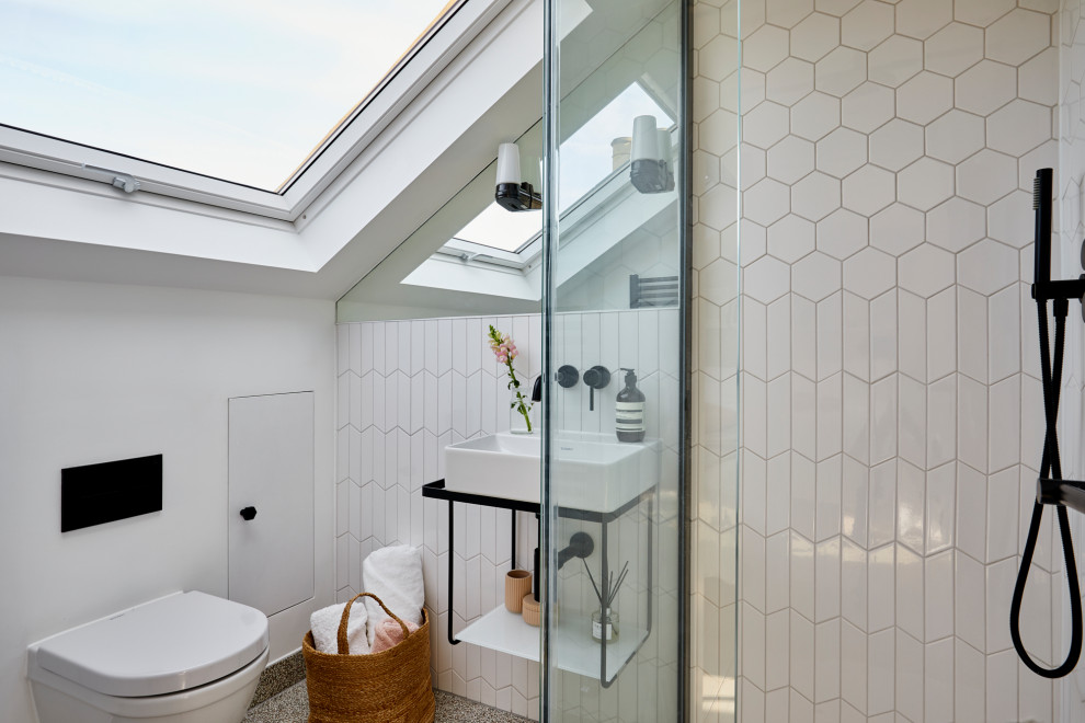 Attic conversion - Bathroom - London - by Benchmark Lofts Ltd | Houzz