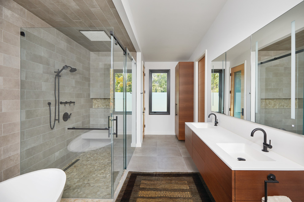 Inspiration for a midcentury bathroom in Grand Rapids.