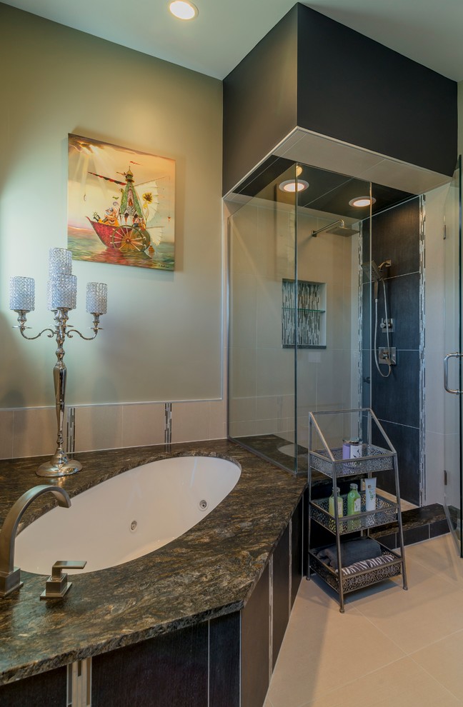 Diseño de cuarto de baño principal clásico renovado con encimera de granito, bañera encastrada sin remate, baldosas y/o azulejos multicolor, baldosas y/o azulejos de porcelana y suelo de baldosas de porcelana