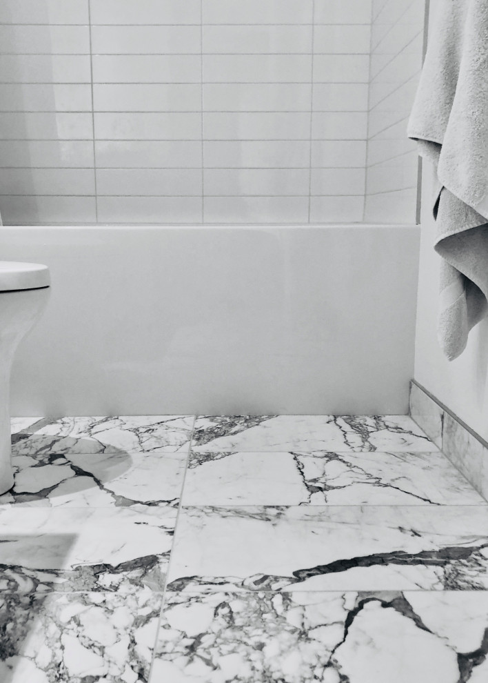 Esempio di una stanza da bagno minimalista di medie dimensioni