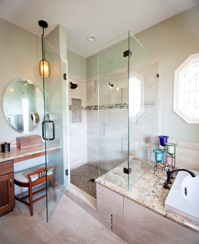 Exemple d'une douche en alcôve chic avec une baignoire posée, un carrelage beige et des carreaux en allumettes.