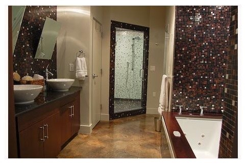 Ejemplo de cuarto de baño principal contemporáneo de tamaño medio con lavabo sobreencimera, armarios con paneles lisos, puertas de armario de madera en tonos medios, encimera de granito, bañera empotrada, ducha esquinera, baldosas y/o azulejos multicolor, baldosas y/o azulejos en mosaico y paredes beige