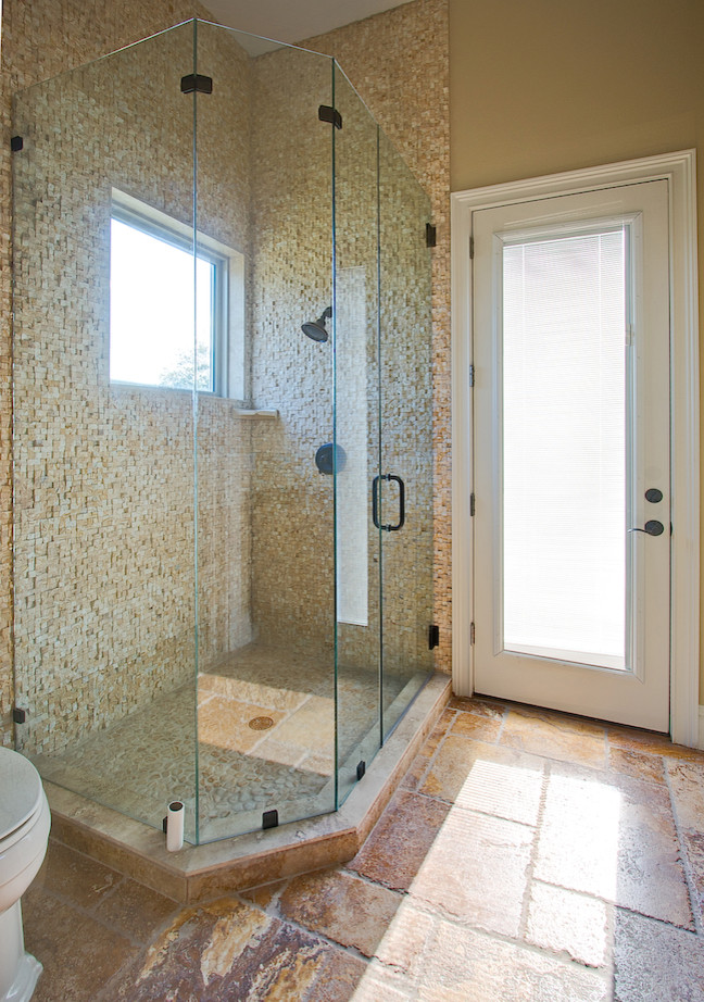 Пример оригинального дизайна: ванная комната в средиземноморском стиле